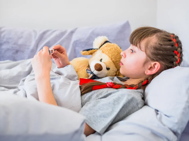 כשהילד שלנו מפתח חום - גישה ודרכי טיפול טבעיות